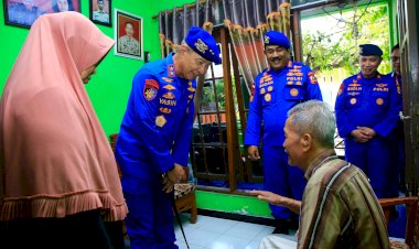 Kado-Alumni-Akpol-91-Bhara-Daksa-dalam-Rangka-33-Tahun-Pengabdian-ke-Pengasuh-saat-Taruna